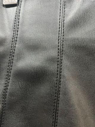 Falda mini negra efecto piel. Sólo envío