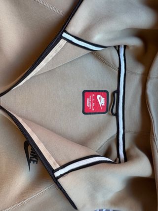 Nike Tech Fleece Chaqueta Beige y Blanca
