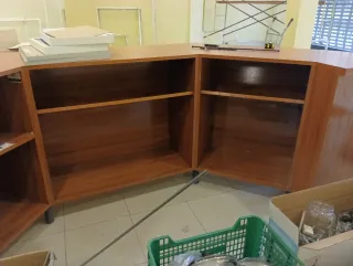 Mostrador madera y patas metálicas