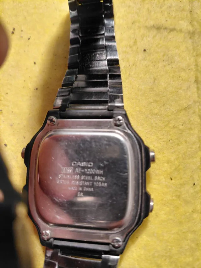 Reloj Casio Negro y Plateado