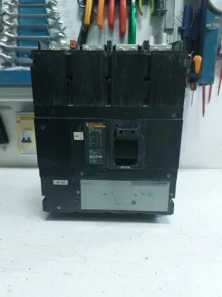Interruptor Automático Merlin Gerin 4P 800A