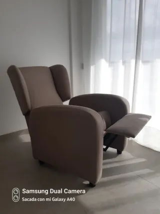 Butaca reclinable de tela beige