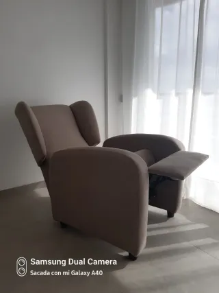Butaca reclinable de tela beige