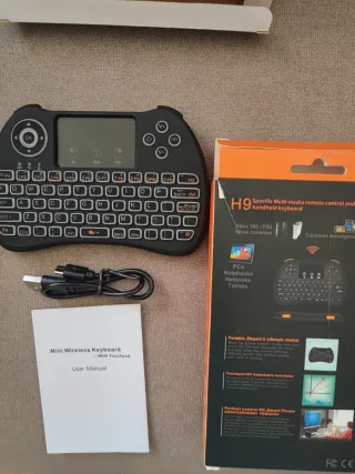 Mini Teclado Inalámbrico con Touchpad