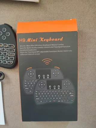Mini Teclado Inalámbrico con Touchpad