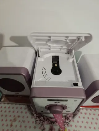 Mini cadena AEG púrpura y blanca