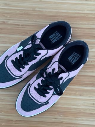 Zapatillas deportivas rosas y negras