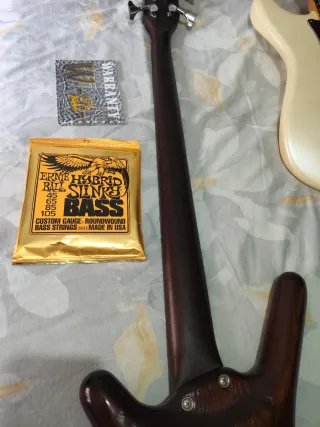 Warwick Corvette Alemán Bajo Eléctrico