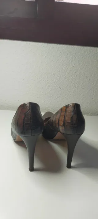 Zapatos de tacón Gloria Ortiz marrones