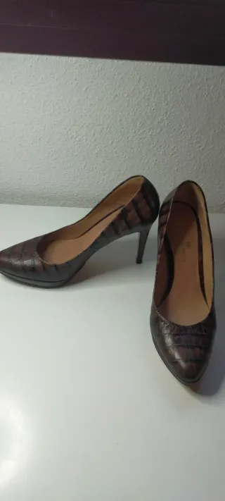 Zapatos de tacón Gloria Ortiz marrones