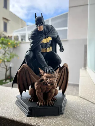 Action Figure Batman con Gargoyle,dipinto a mano.