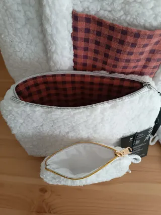 Bolso y neceser de pelo blanco