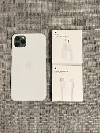 iPhone 11 Pro Max Blanco + Cargador y Cable