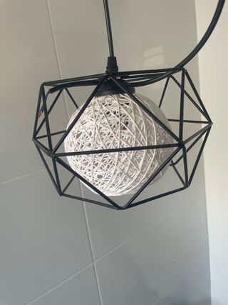 Lámpara colgante geométrica ratán blanco