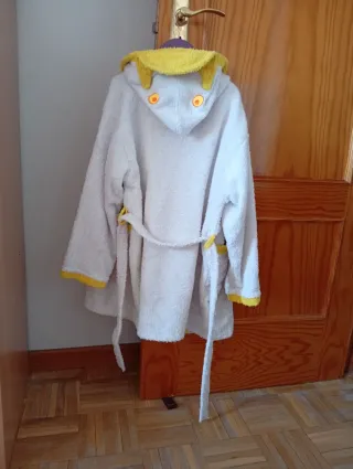 Albornoz infantil. Rizo. Talla 6-8.