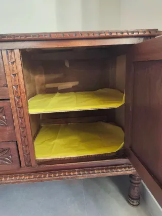 Alacena castaño rústica con puertas y cajones