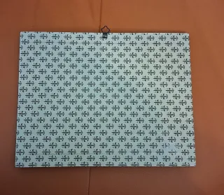 Quadro con angeli su sfondo rosso