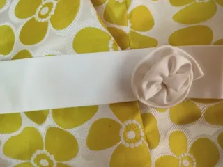 Vestido floral amarillo  verdoso y blanco