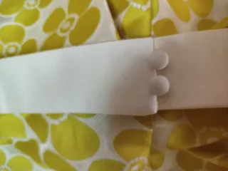 Vestido floral amarillo  verdoso y blanco