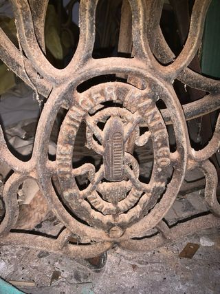 Máquina de coser SINGER antigua