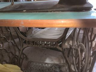 Máquina de coser SINGER antigua