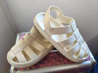 Chanclas blancas