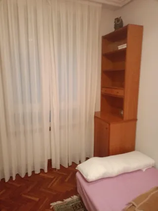 Habitación luminosa y cómoda en excelente ubicació