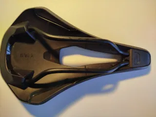 Sillín de bicicleta Fizik Argo Vento R5 140