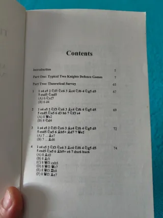 Libro de ajedrez The Two Knights Defence