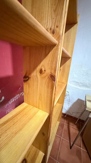 4 Estanterías de madera maciza