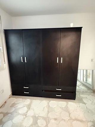 Armario grande de madera negro