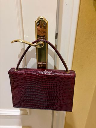 Bolso de mano piel cocodrilo burdeos