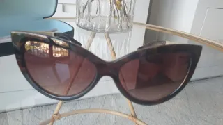 Gafas de sol Zara marrones y negras.