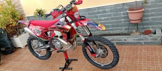 GasGas EC 300 2023 con muchos extras.