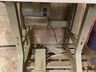 Mesa para máquina de coser con motor