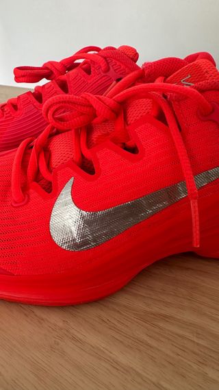 Zapatillas Nike Tenis Rojas y Plateadas Vapor 12