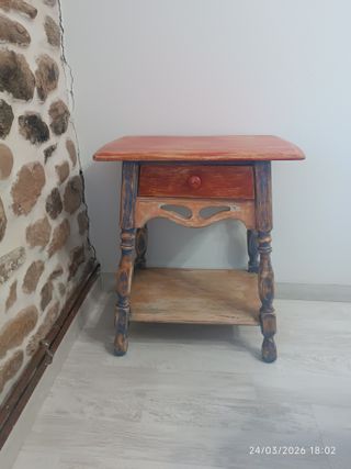 Mesa auxiliar vintage madera colores