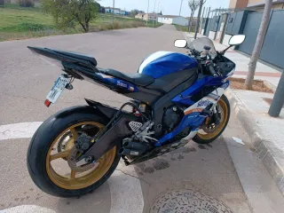 Yamaha R6r Azul y Blanca