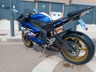 Yamaha R6r Azul y Blanca