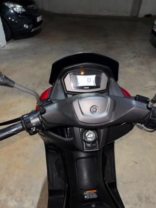 Yamaha NMAX 125 2021 Roja y Negra
