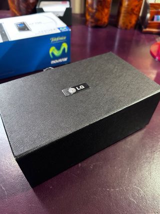 Móvil LG KF700 Plata y negro