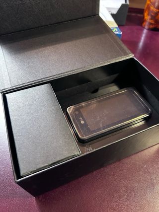 Móvil LG KF700 Plata y negro