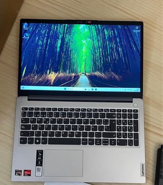 Portátil Lenovo IdeaPad 1 15AMN7 Gen7 Ryzen 5 512B