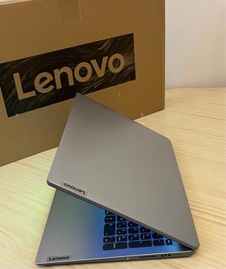 Portátil Lenovo IdeaPad 1 15AMN7 Gen7 Ryzen 5 512B