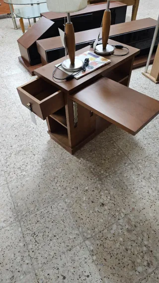 Mueble auxiliar lateral sofá con ruedas