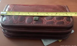 CARTERA -  BOLSO MANO MARRÓN OKAY SAC