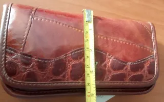 CARTERA -  BOLSO MANO MARRÓN OKAY SAC