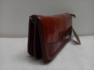 CARTERA -  BOLSO MANO MARRÓN OKAY SAC
