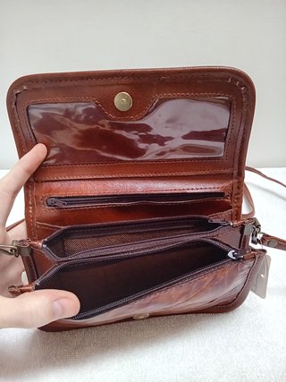 CARTERA -  BOLSO MANO MARRÓN OKAY SAC
