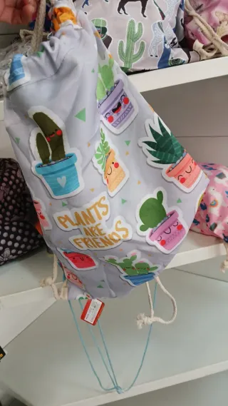 Mochila de tela con cordones